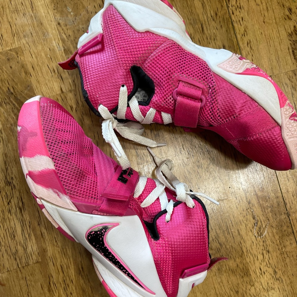Nike Lebron soldier nine shoes size 4Y